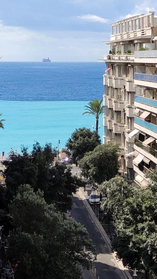 Pretty Flat, 100m Promenade In City Center